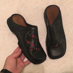 NEVER WORN new trendy mules!